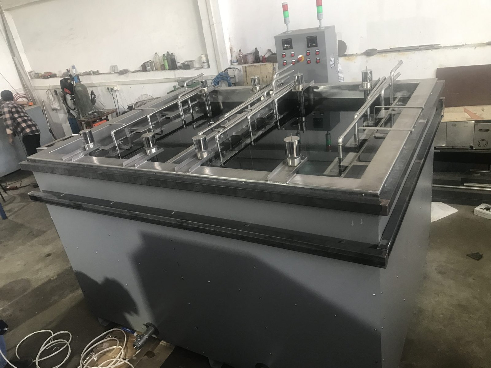Ultrasonic Cleaning with Basket Agitation