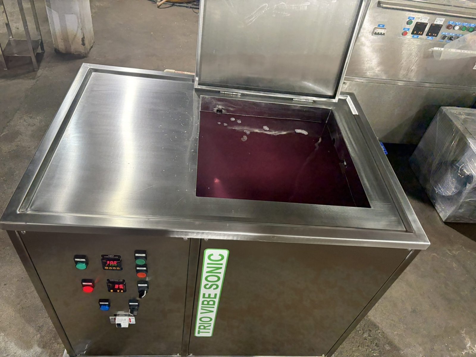 Industrial Spray Washing Machines