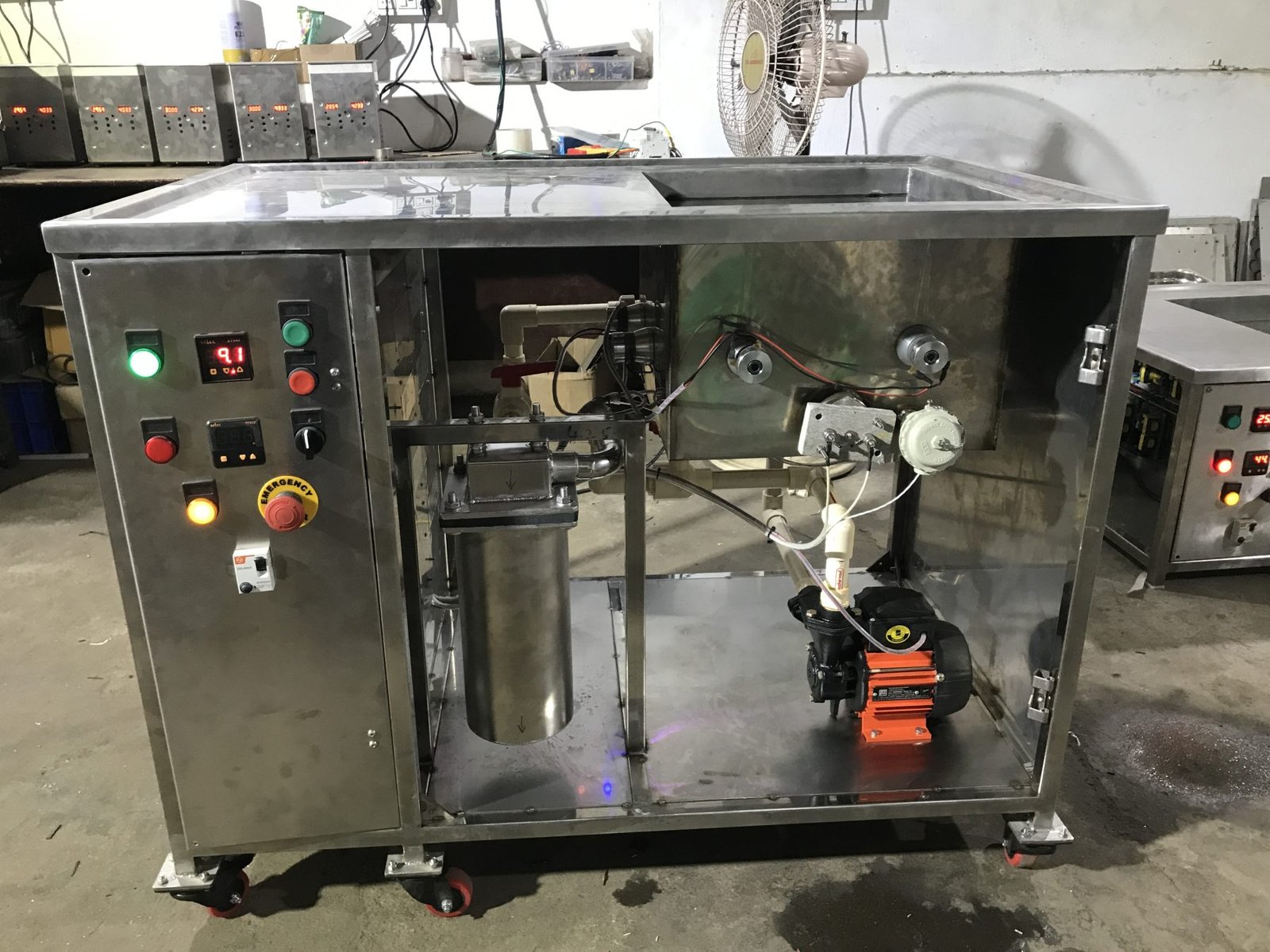 Industrial Spray Washing Machines